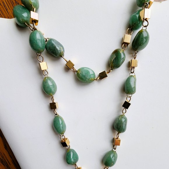 Aventurine Gemstone Necklacer with Goldtone Cubes - Picture 2 of 4